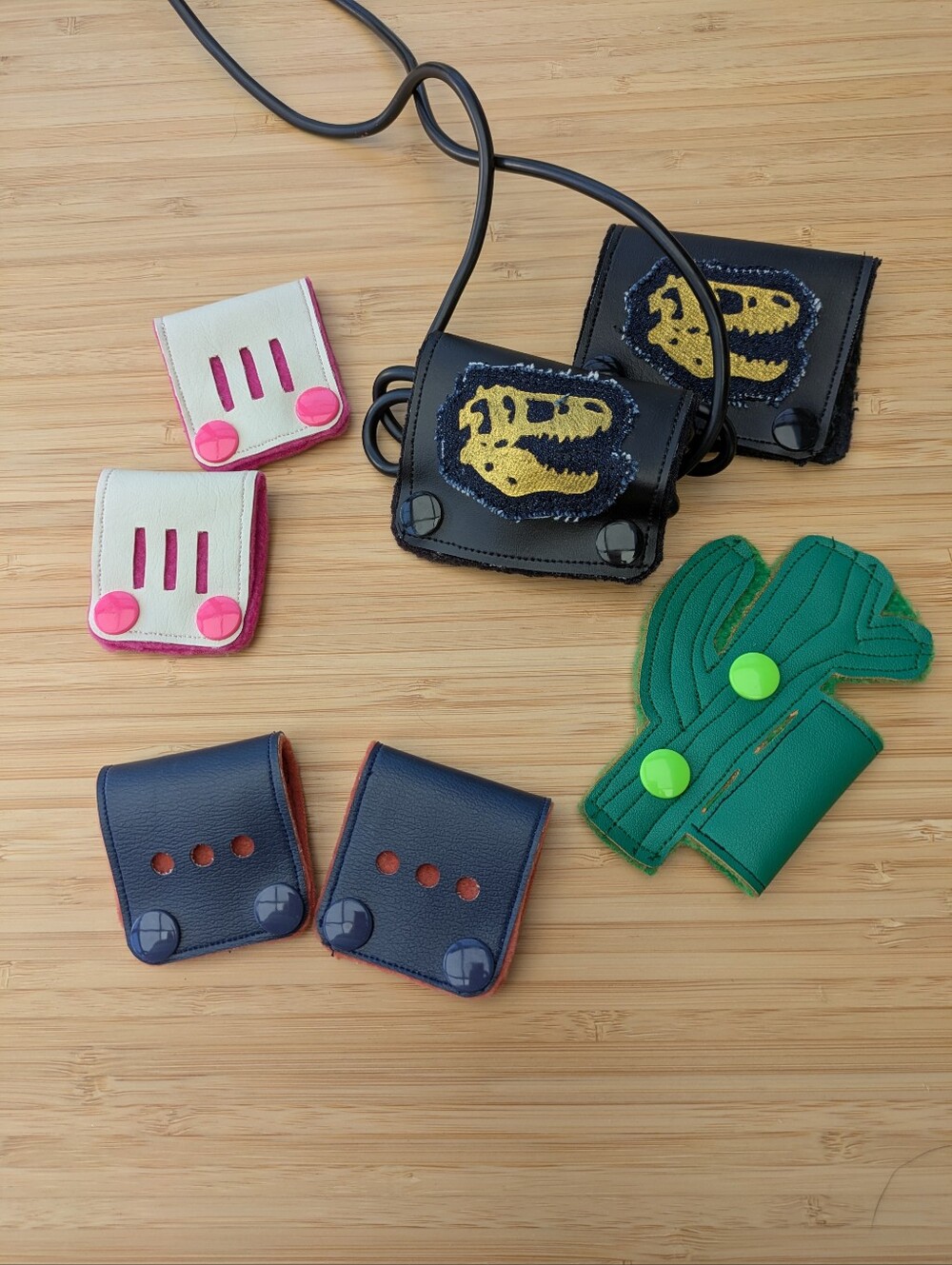 2x Cable Organizers